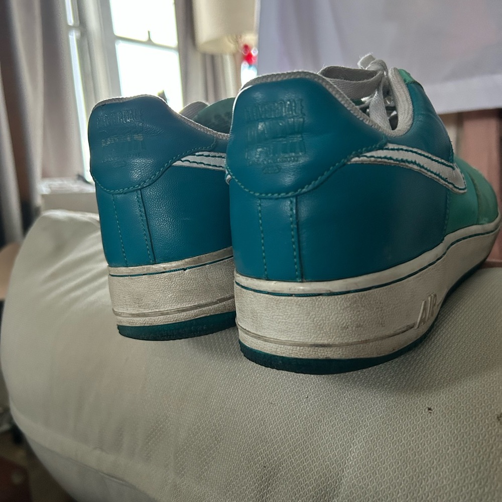 Turquoise blue Nike air vintage.